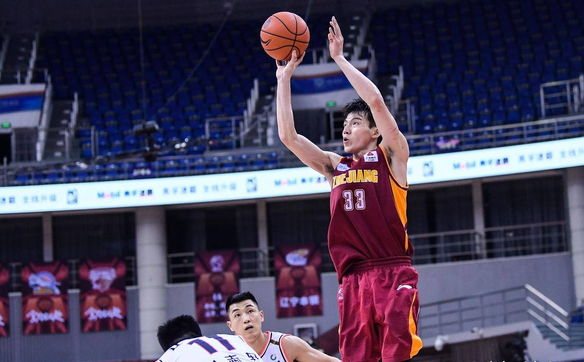 阿扎伦卡新星出色防守表现突出，加拿大队前途光明！引发球迷热议的简单介绍