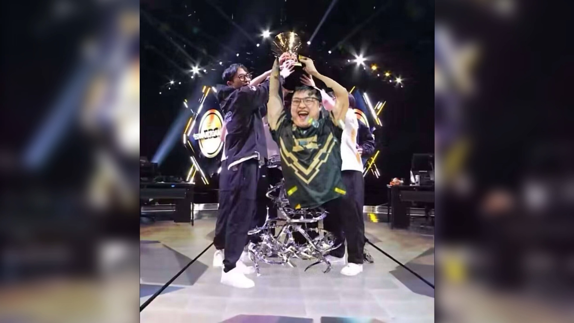  uzi直播rng比赛视频 