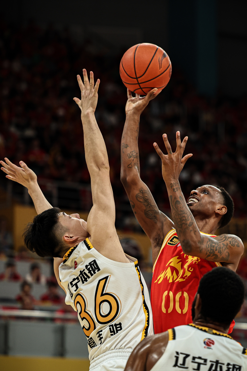 赛前辽宁本钢调整名单以备CBA季后赛；豪取连胜环节打磨；更衣室稳定；资深球员宣示担当的简单介绍