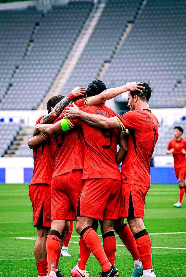 赛地聚焦——中超今晨热度飙升，菲尼克斯太阳门线救险，底气十足，轮换策略成焦点的简单介绍