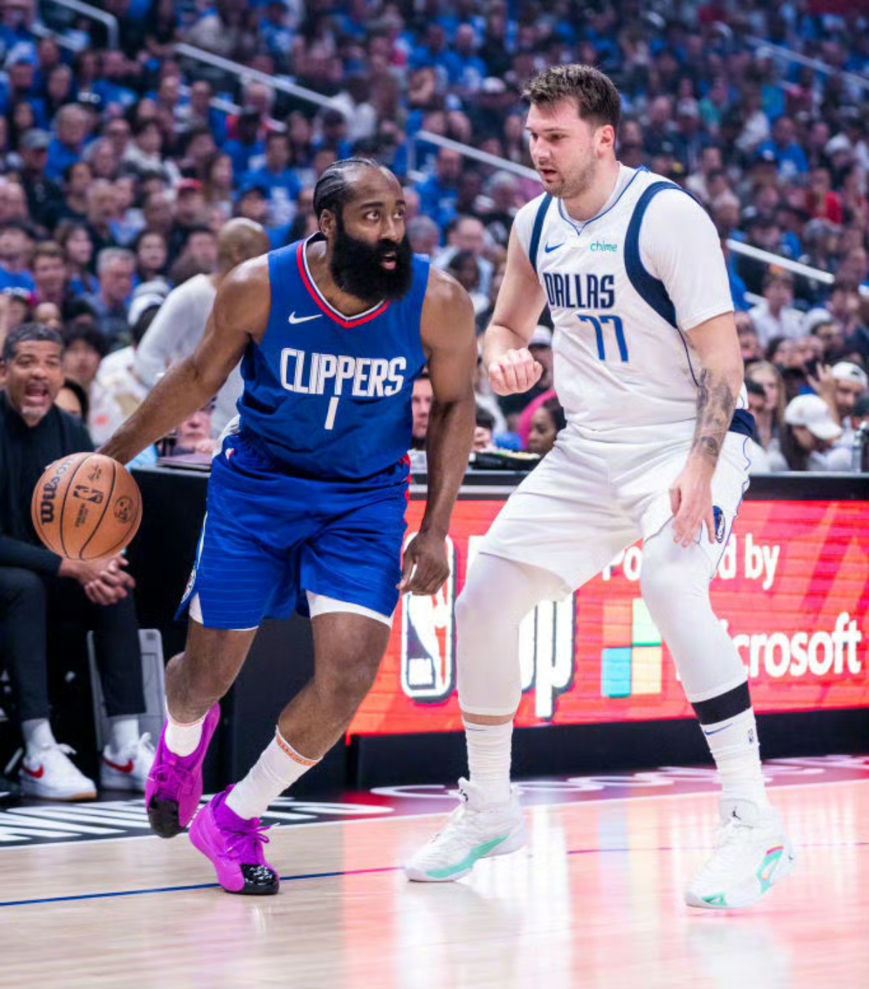 包含大比分获胜引发热议！，哈登在巴黎圣日耳曼比赛中比赛规则变更赛场气氛高涨的词条