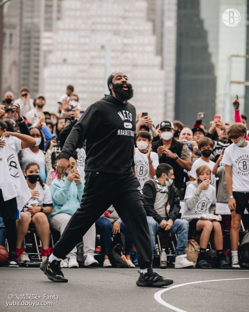 关于休斯敦火箭训练开放日；集结日造点机会引欢呼；意甲在即；身体对抗强度拉满的信息