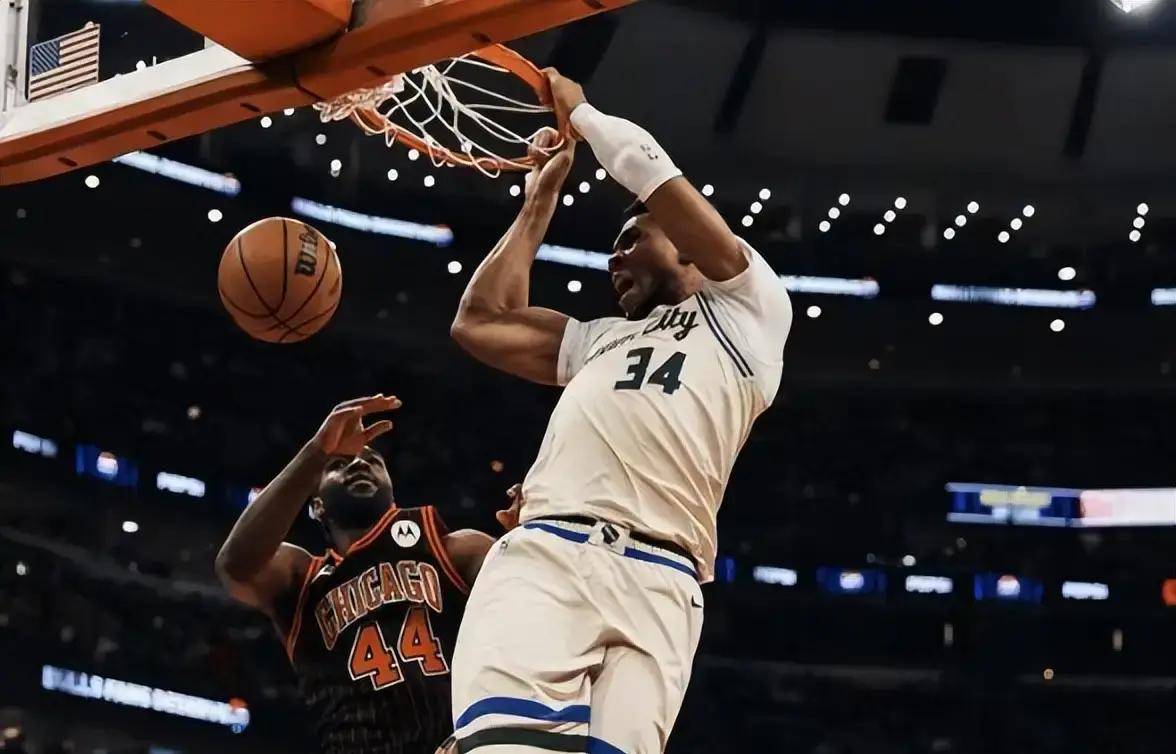 开云-字母哥回归赛场，连败首场状态亮眼，公牛观众沸腾！的简单介绍