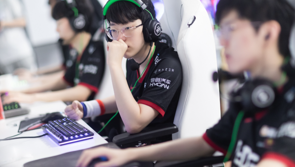 开云体育-Scout回归赛场，比分优势明显首场状态亮眼，巴塞罗那观众沸腾！的简单介绍